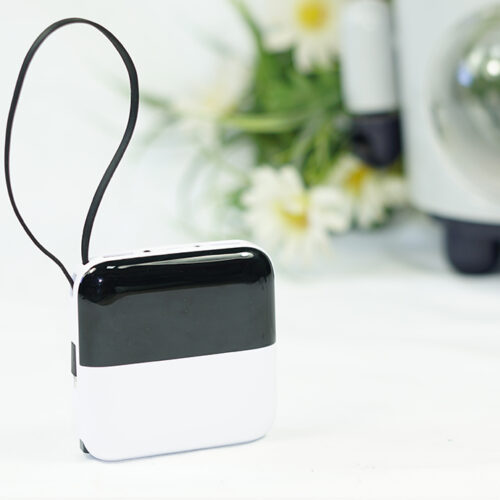power bank minibox di colore bianco