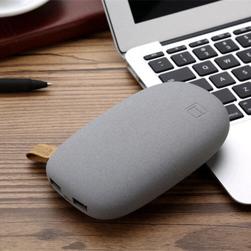 power bank a forma di sasso singola grigio contesto1