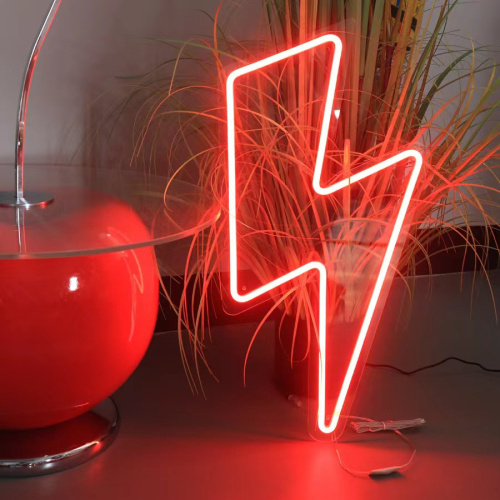 insegna led fulmine contestualizzata